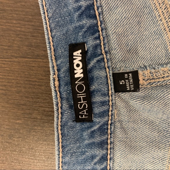 Distressed Baggy Jeans- Size 5 - Picture 3 of 3